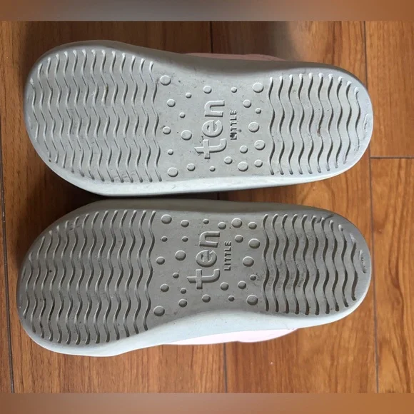 TEN LITTLE BLUSH PINK SHOES - Picture 5 of 7